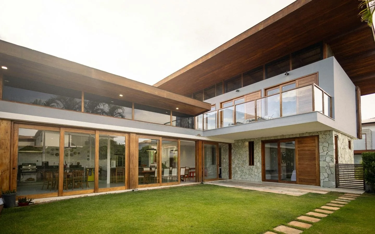 LUMINA Architects